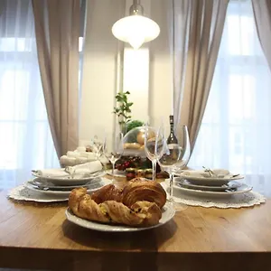 Vintage At Basilica Apartman